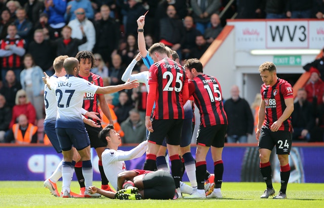 Dihadiahi Dua Kartu Merah, Spurs Kalah Lagi