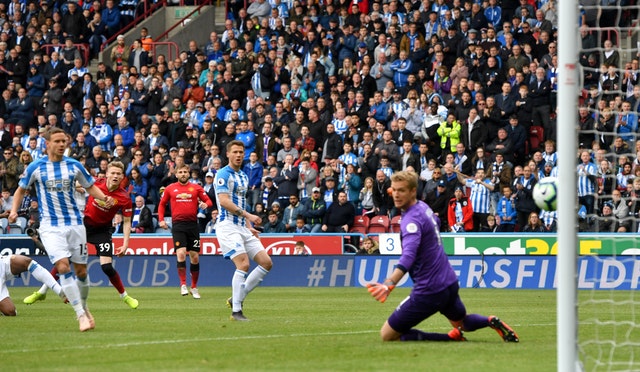 Imbang Lawan Huddersfield, MU Gagal Tembus Empat Besar