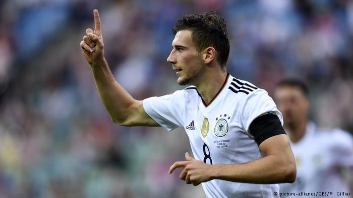 Schalke Bakal Pertahankan Goretzka