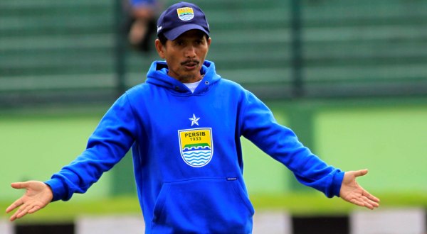 Lini Belakang Jadi Perhatian Khusus Pelatih Persib