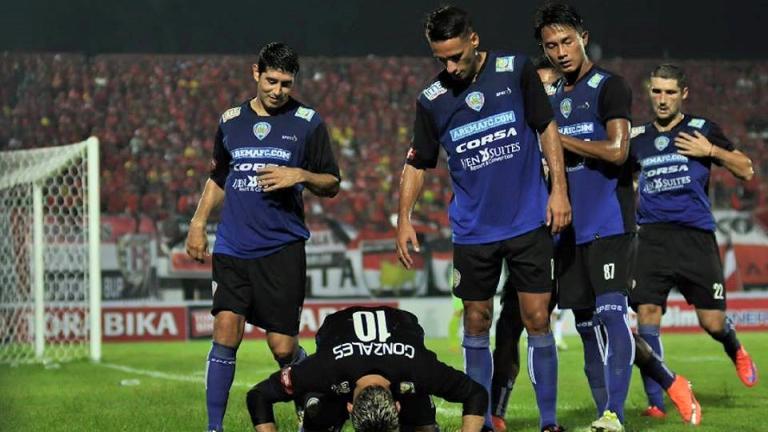 Pelatih Arema Coba Curi Poin Lawan Persib