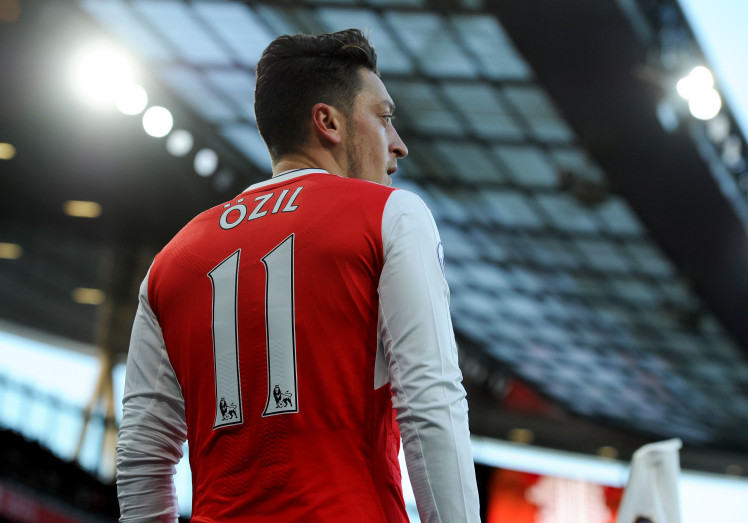 Permohonan Henry untuk Ozil