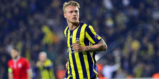 Kjaer Siap Hentikan Messi