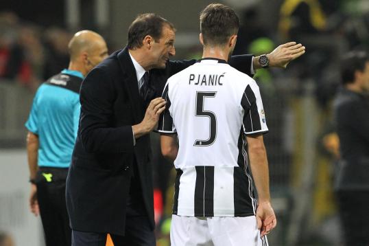 Pjanic Sesalkan Dua Poin yang Hilang 