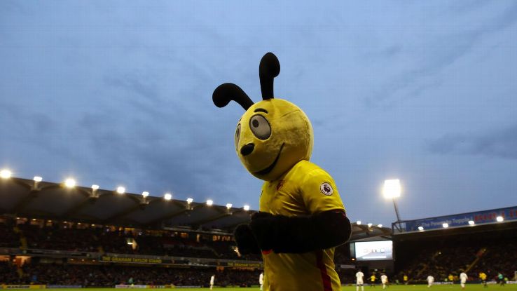 Big Sam Tuntut Maskot Watford