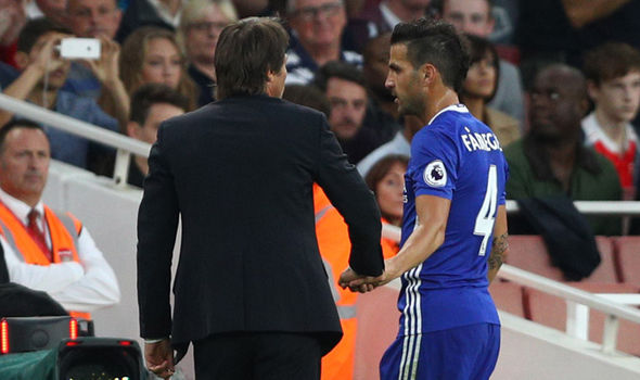 Jarang Dimainkan, Conte Sebut Fabregas Pemain Penting