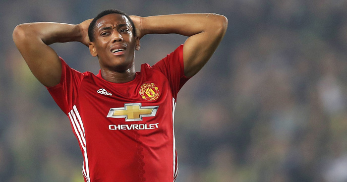 Frustasi, Martial Merapat ke Sevilla