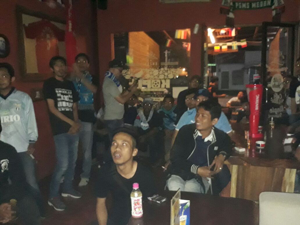 Nobar Lazio v Roma di Kopi+ Corner Pecah!