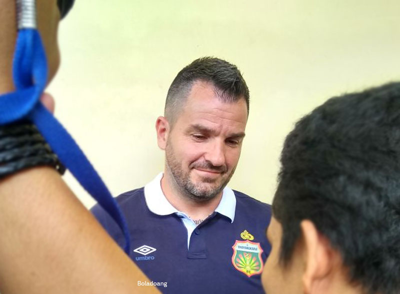 Simon McMenemy: Kami Tidak akan Meremehkan PSMS di Medan