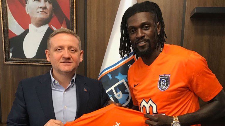 Bali United Incar Emmanuel Adebayor