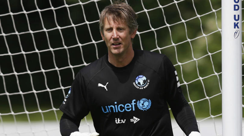 Van der Sar: MU Butuh Dua atau Tiga Pemain Baru