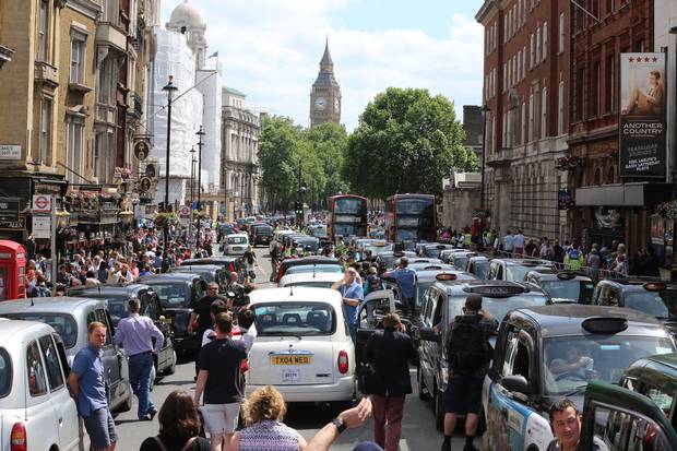 Lagi-Lagi MU Terjebak Macet London