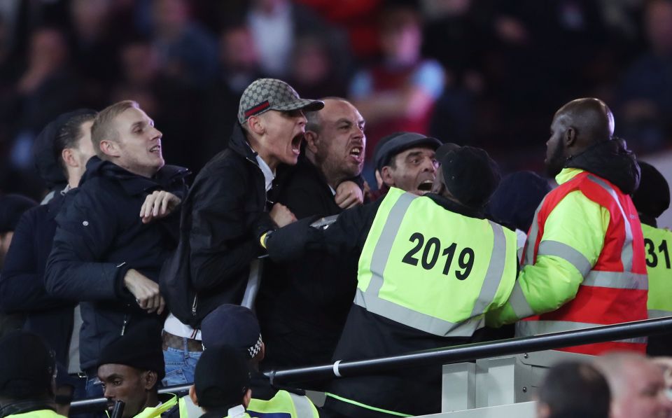 West Ham Siapkan Sanksi Seumur Hidup untuk 200 Fans