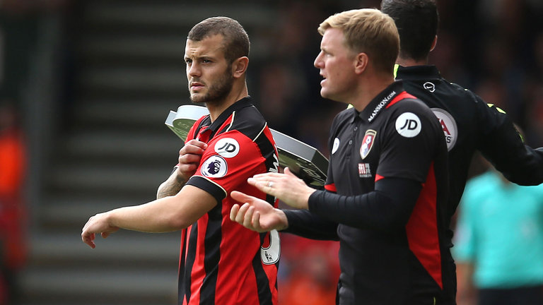 Howe Berharap Wilshere Bertahan